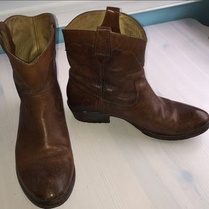 Frye women’s billy short booties